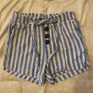 Stradivarius white&blue striped shorts
